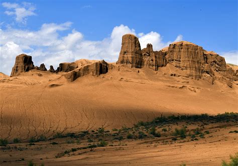 what are the names of the two deserts in china
